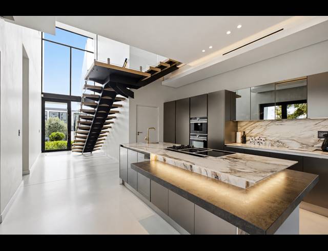 4 BEDROOM HOUSE FOR SALE IN LONEHILL
